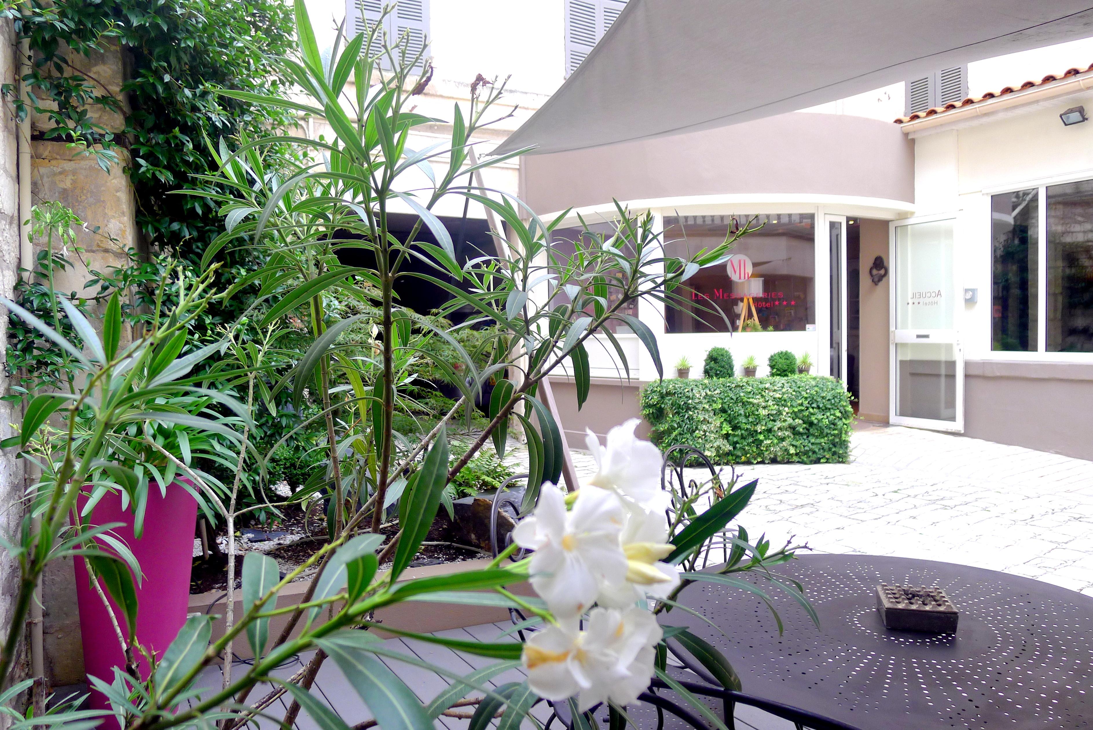 Cit'Hotel Des Messageries Saintes Exterior foto