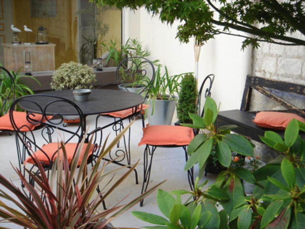 Cit'Hotel Des Messageries Saintes Exterior foto