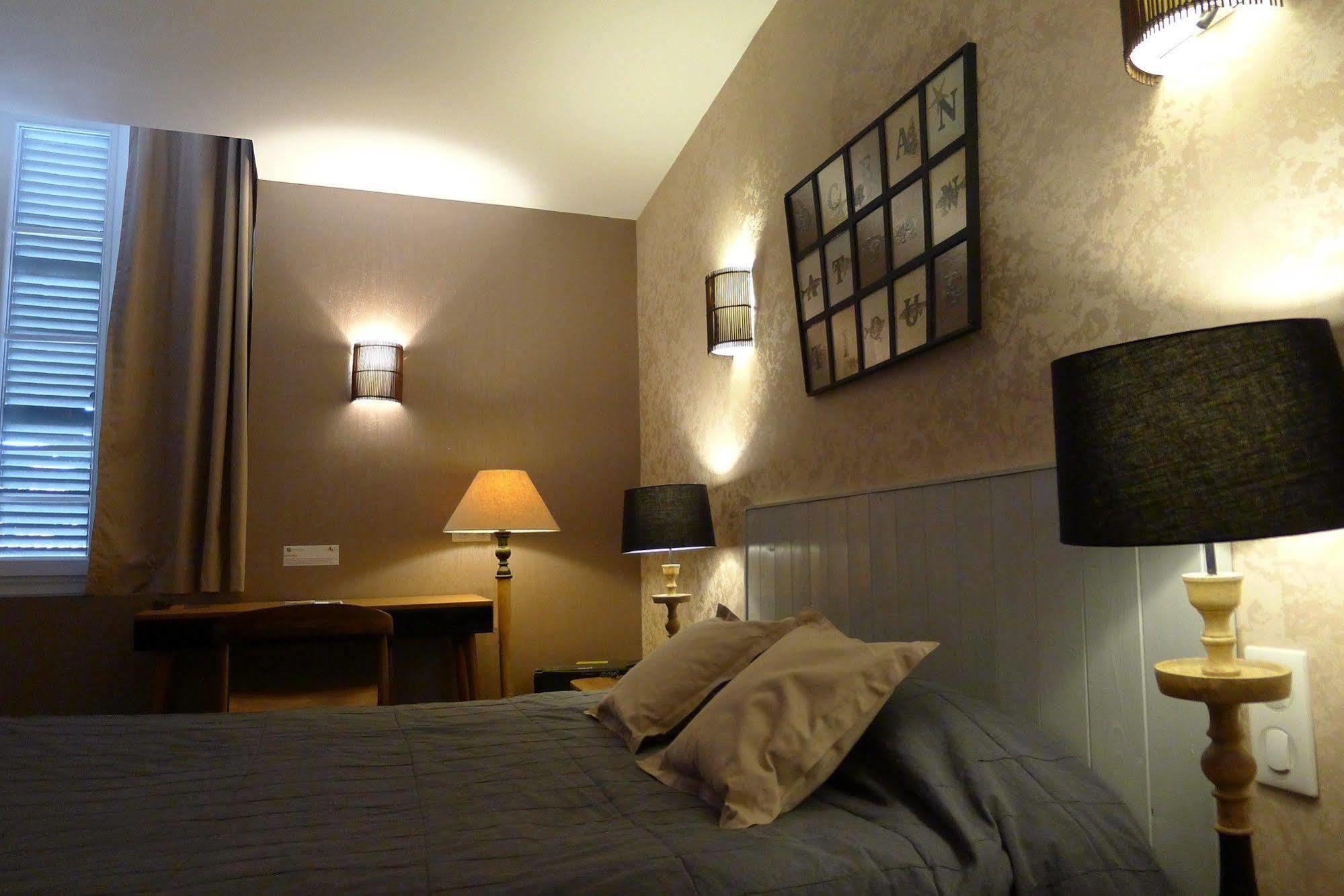 Cit'Hotel Des Messageries Saintes Exterior foto